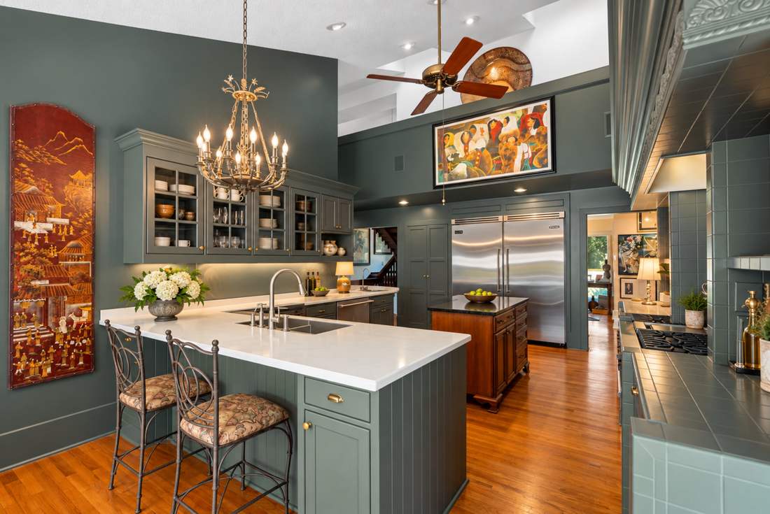 Kitchen and breakfast bar