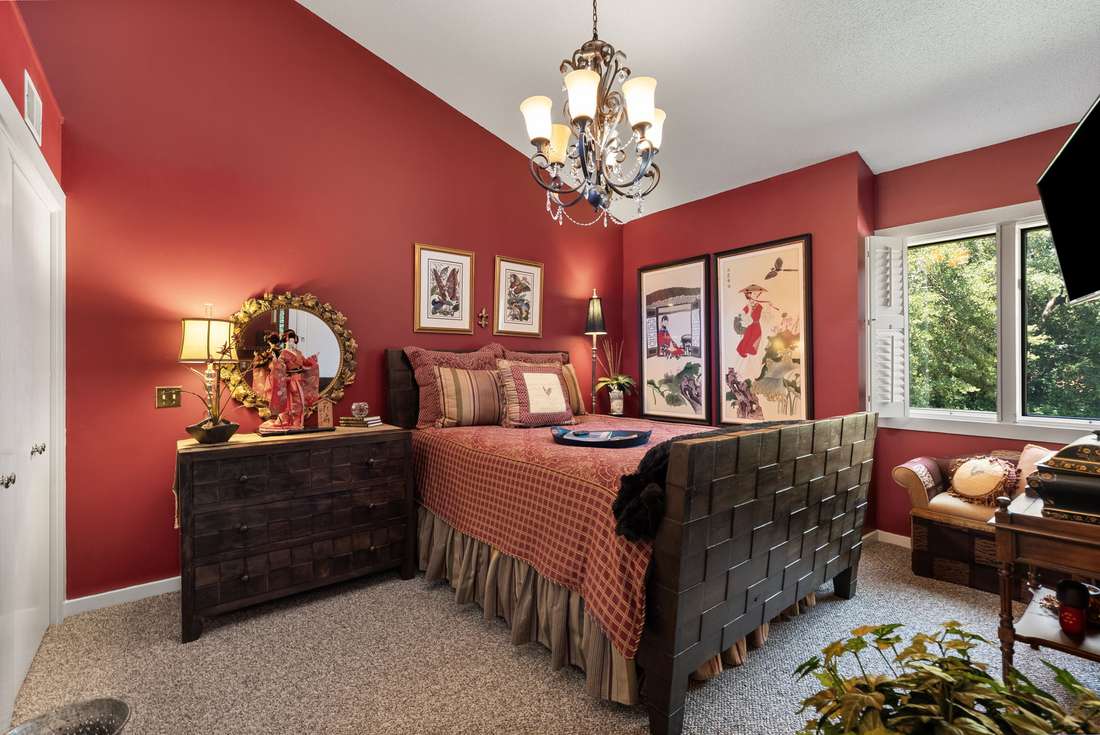 Crimson guest suite