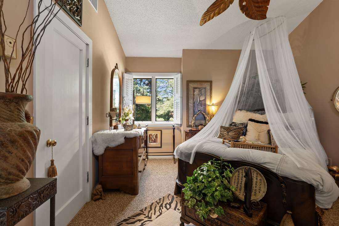 Sand guest suite