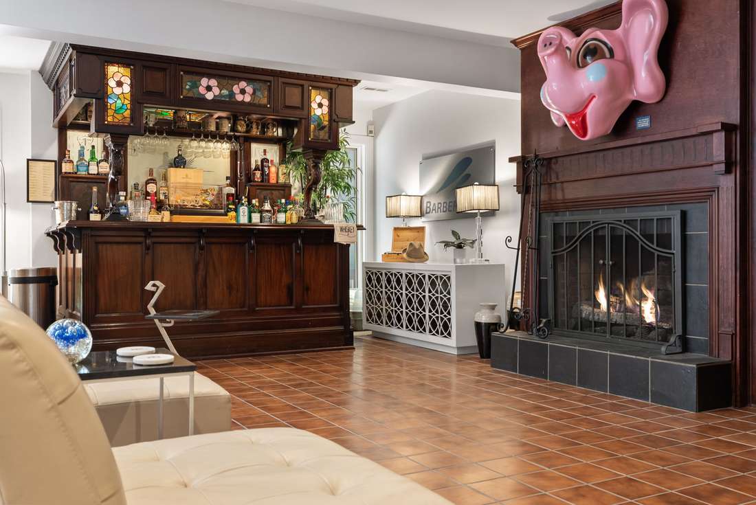 The antique English pub bar