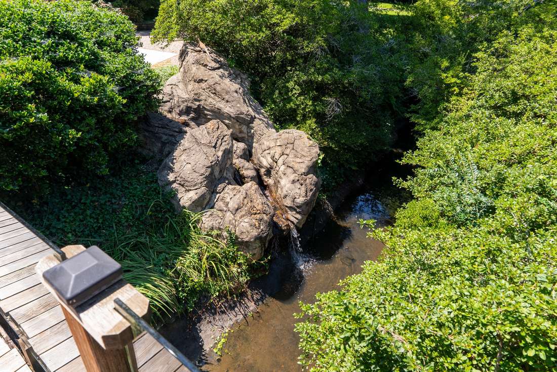 The creek and granite outcrop under the bridge