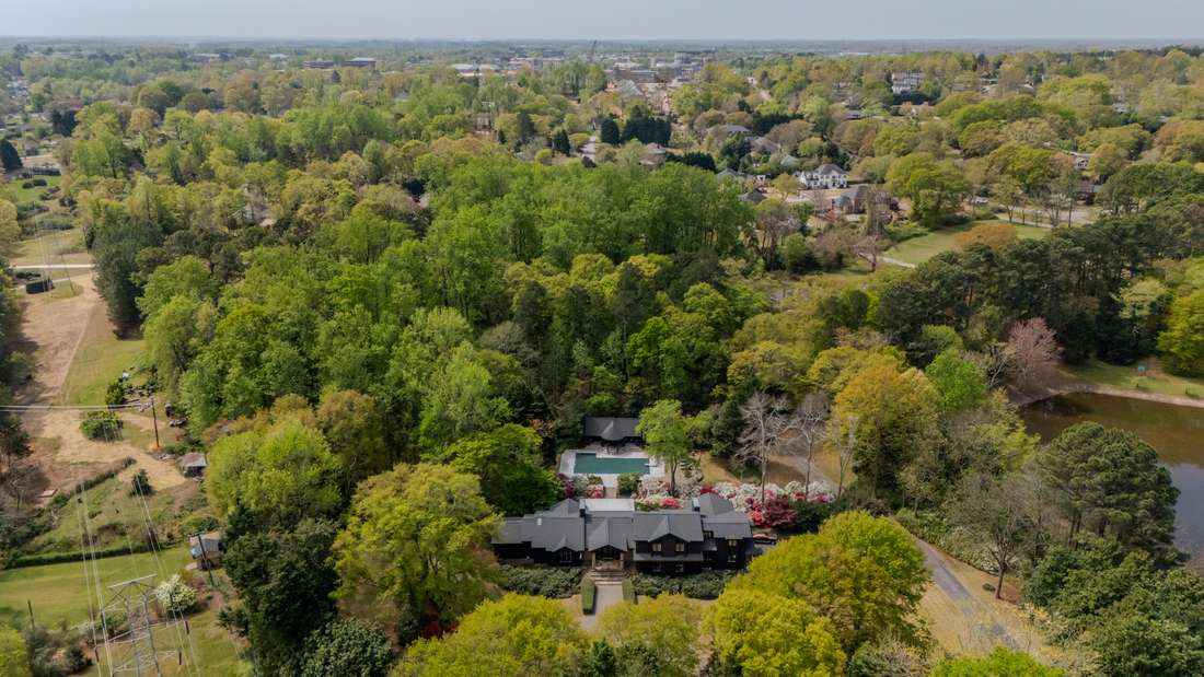 Wide spring aerial